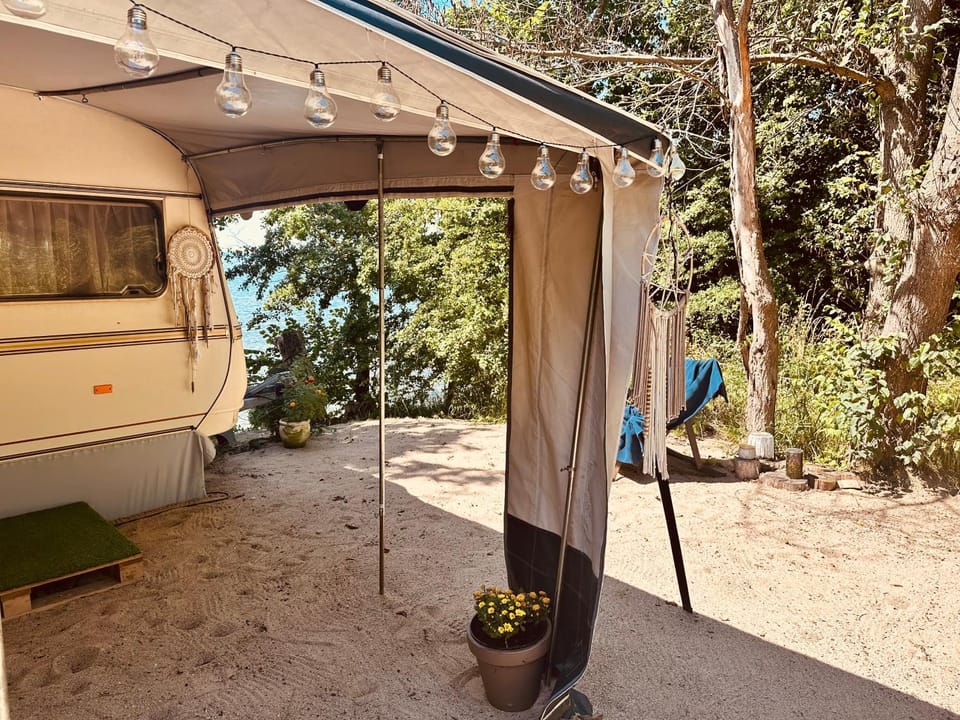 Przyczepa Chill House nad Darginem Campground/ 
RV Resort in Poland