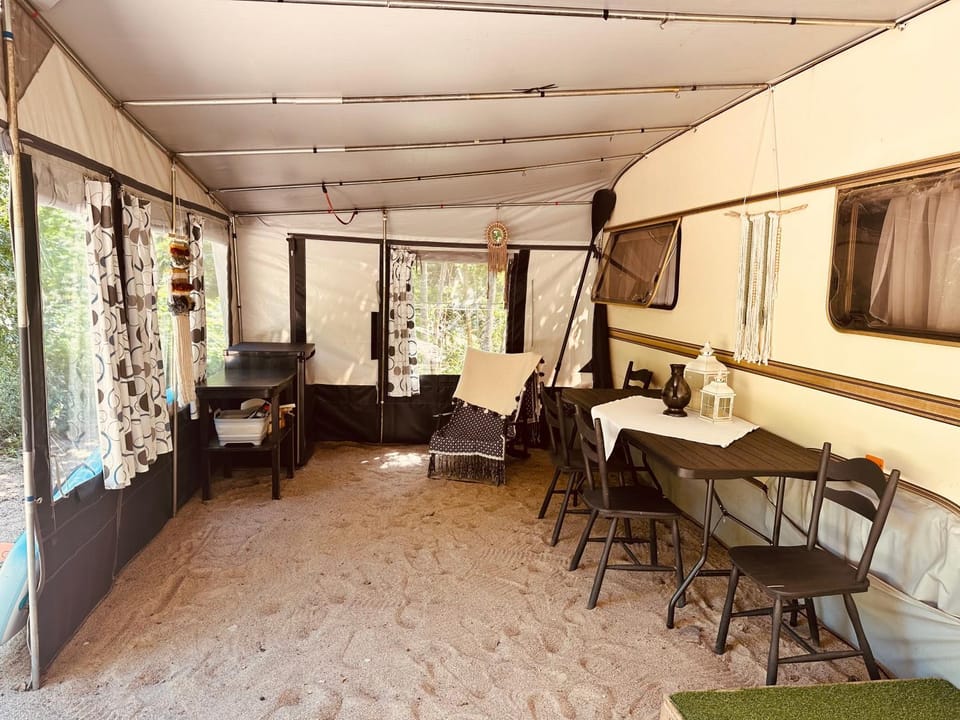 Przyczepa Chill House nad Darginem Campground/ 
RV Resort in Poland