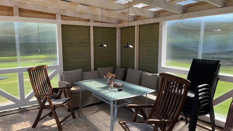 Seating area, Dining area