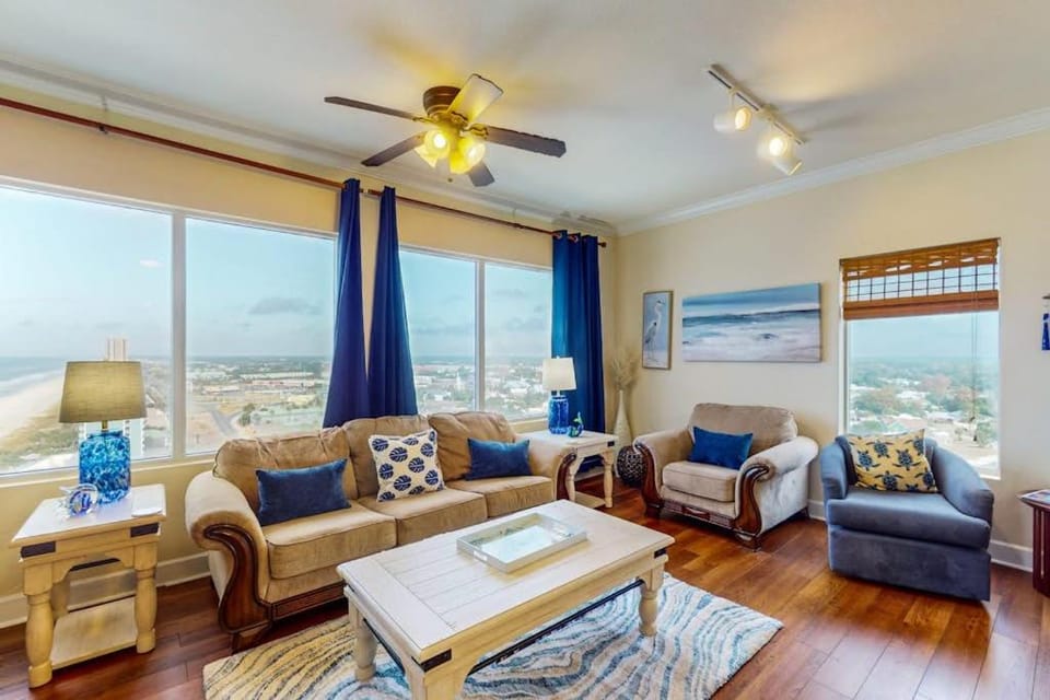 Beachfront condo with amazing views shared pools and beach access House in Panama City Beach