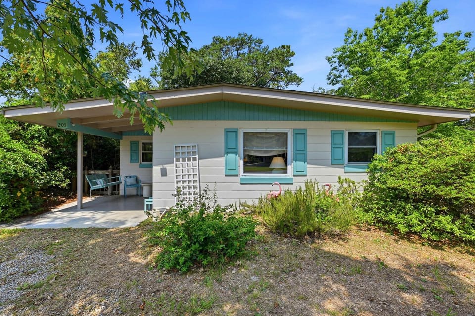 Seabright Surf Shack by Brunswick Vacation Rentals House in Oak Island