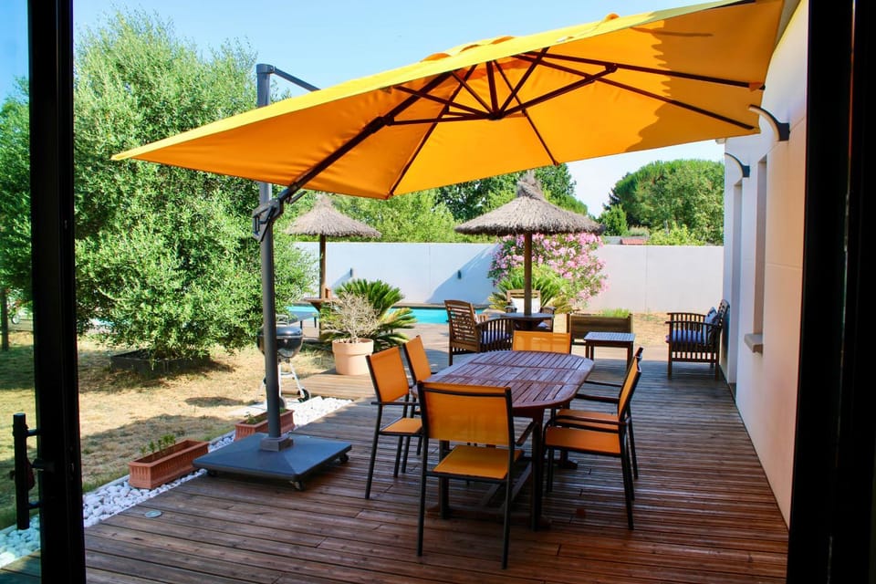 Patio, Day, Garden, View (from property/room), Balcony/Terrace, Dining area, Garden view, sunbed