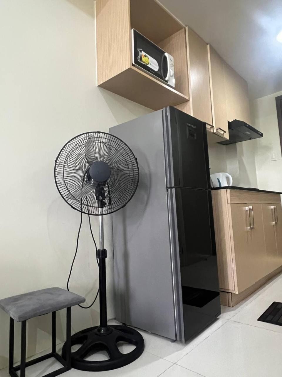 Kitchen or kitchenette, microwave, stove, kitchen