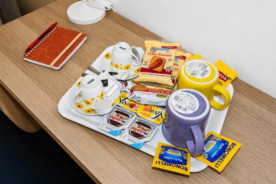 Coffee/tea facilities, Breakfast