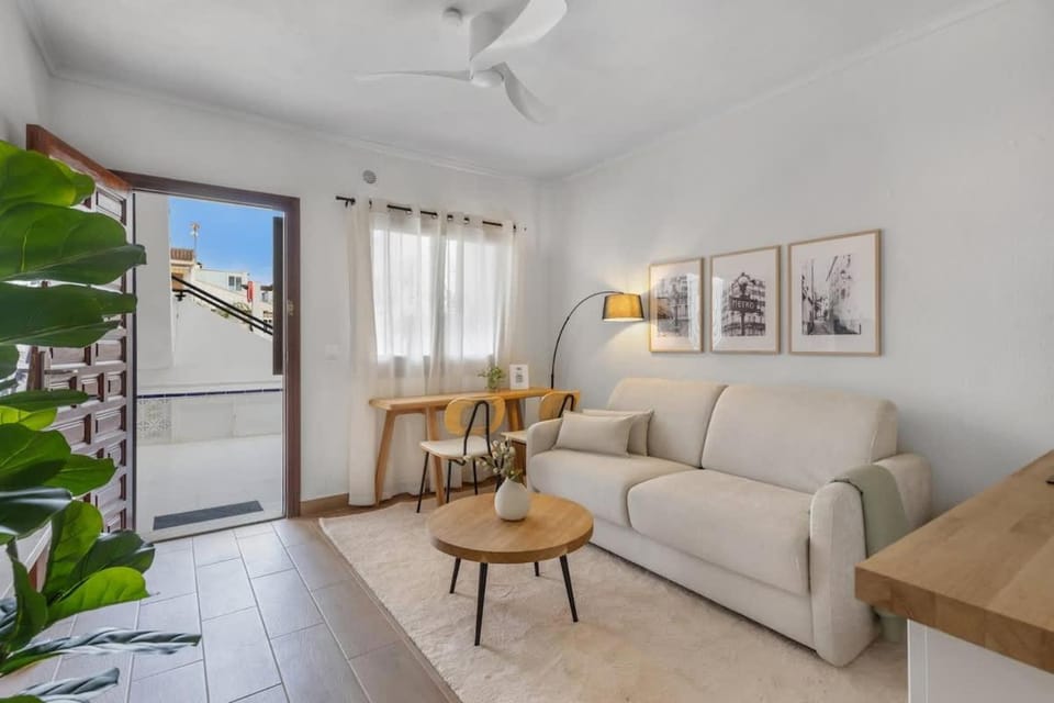 Peaceful 1BR Apt 10min Beach Pool & Workspace House in Torrevieja