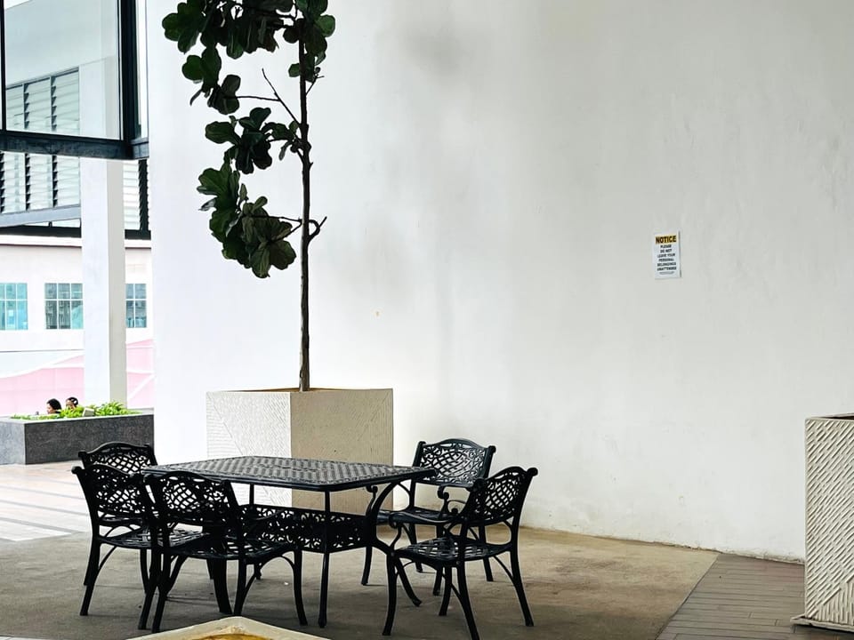 Seating area, Dining area