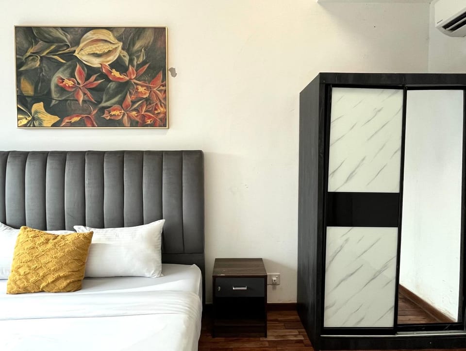 Bed, Photo of the whole room, Bedroom, wardrobe, air conditioner