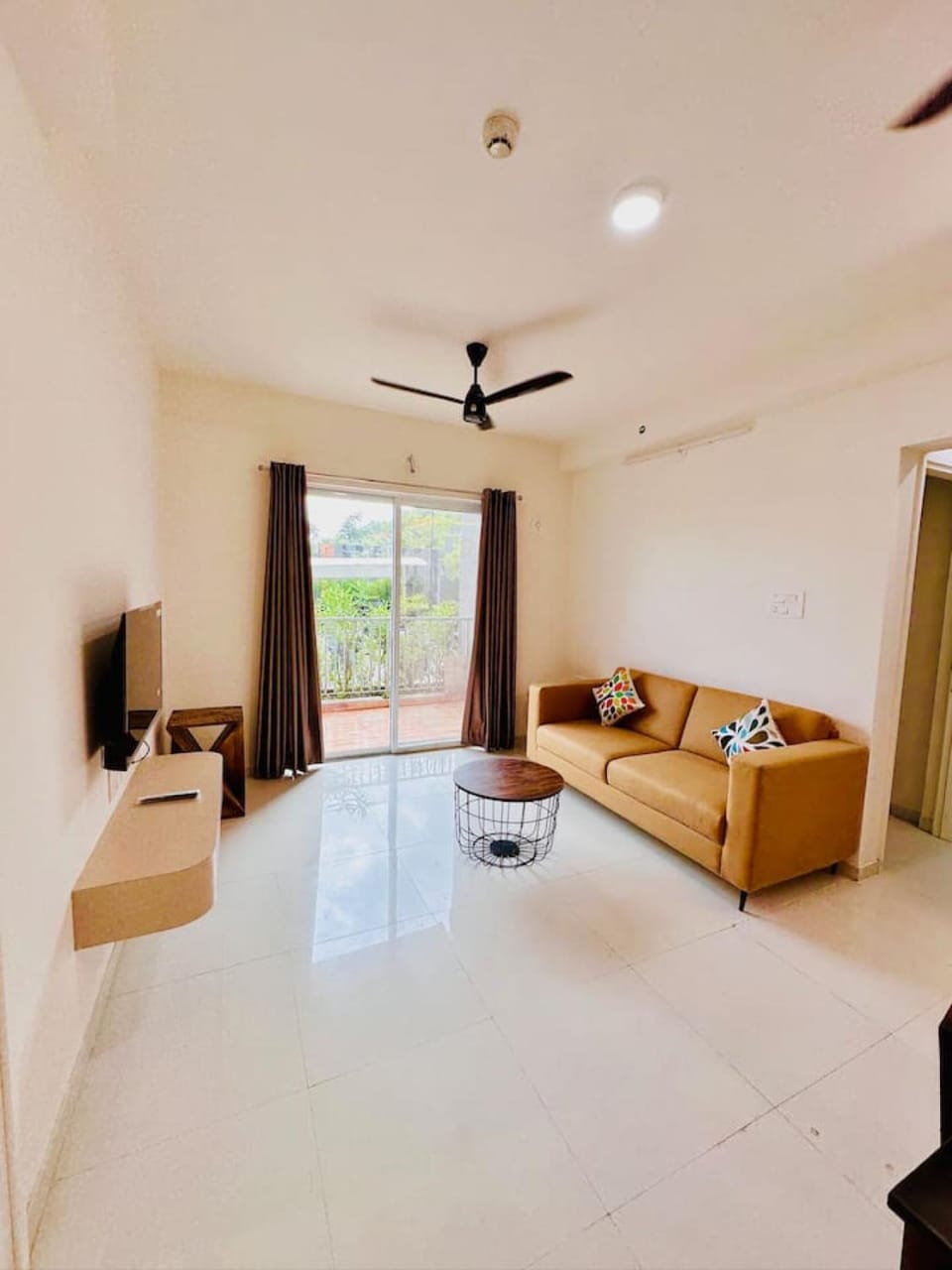 Communal lounge/ TV room, TV and multimedia, Living room, Seating area, Evening entertainment