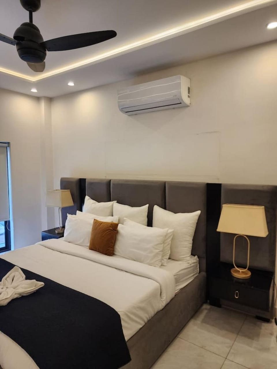 Modern Luxe Apartment-Qayyam-Netflix-Gulberg-LHR Apartment in Lahore