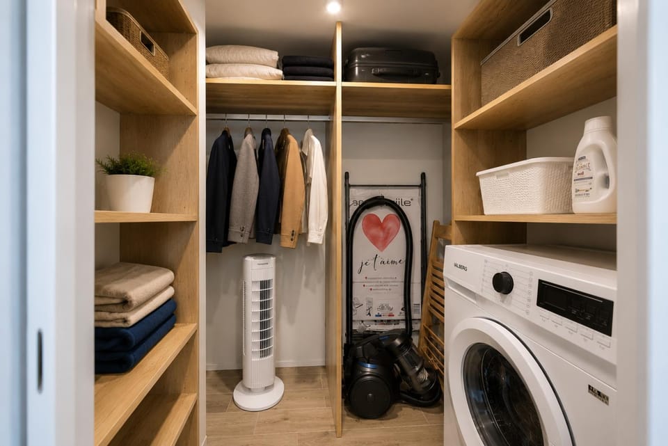 wardrobe, washing machine