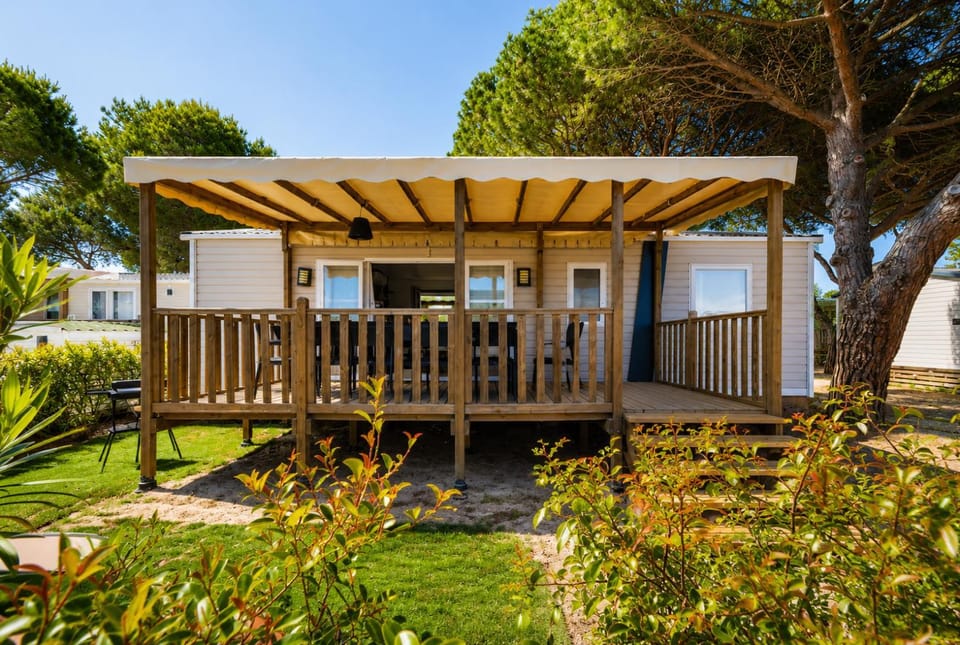 Property building, Patio, Balcony/Terrace, Garden view