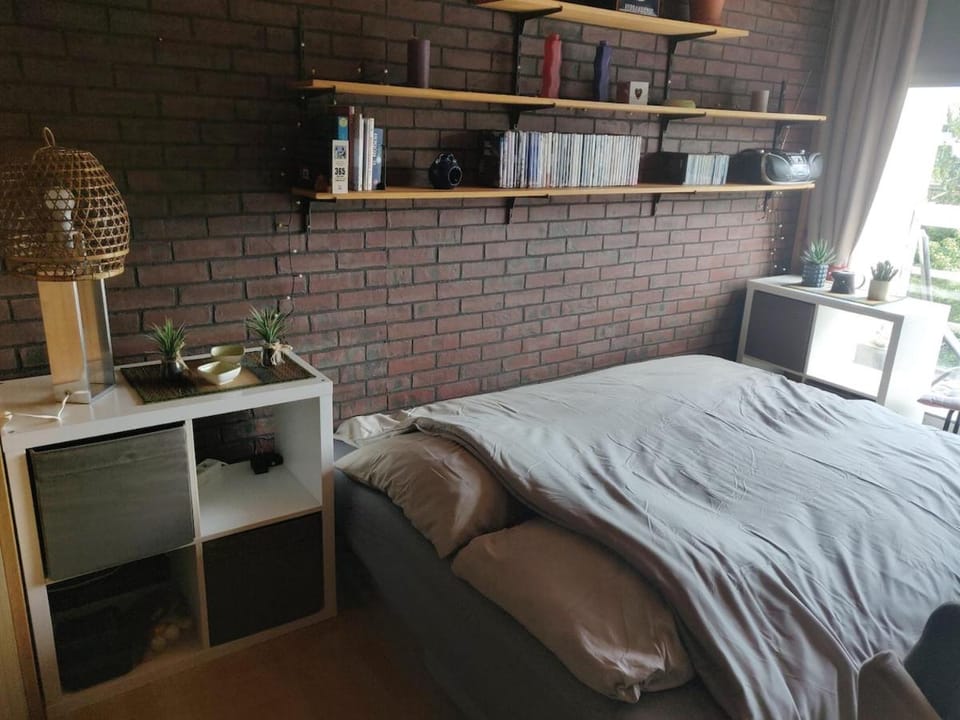 Bed, Living room
