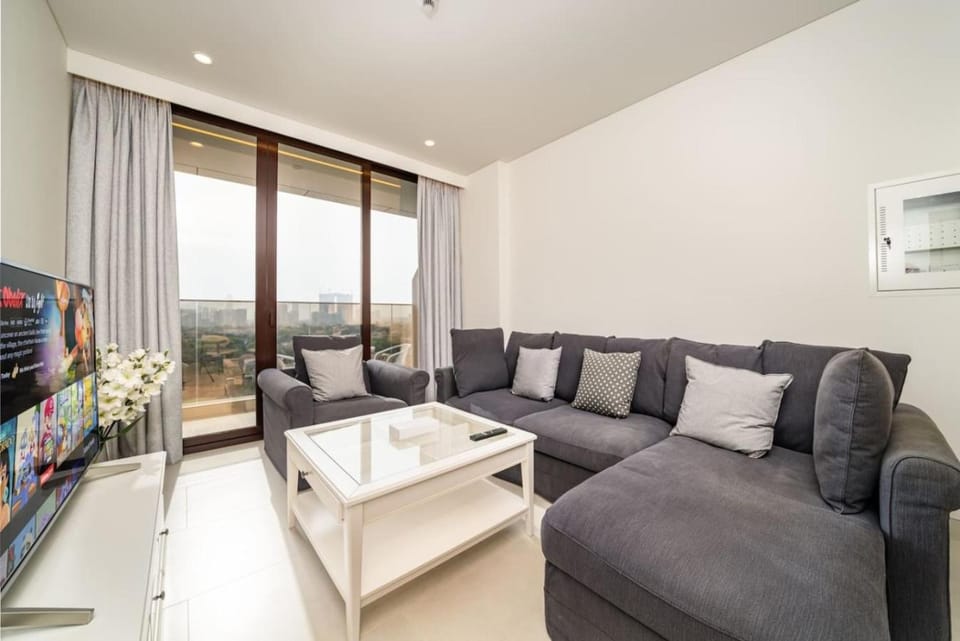Brand New 1-Bed Home with Golf Course View Apartment in Dubai
