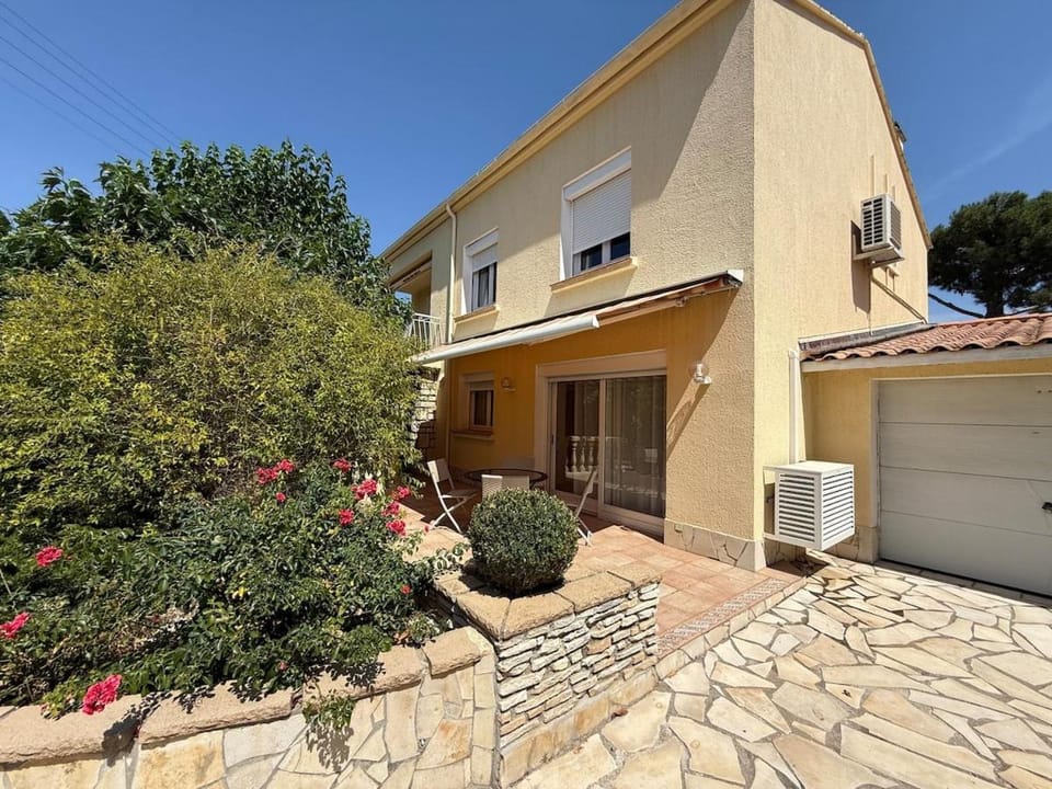 Quiet house with private pool Villa in Béziers