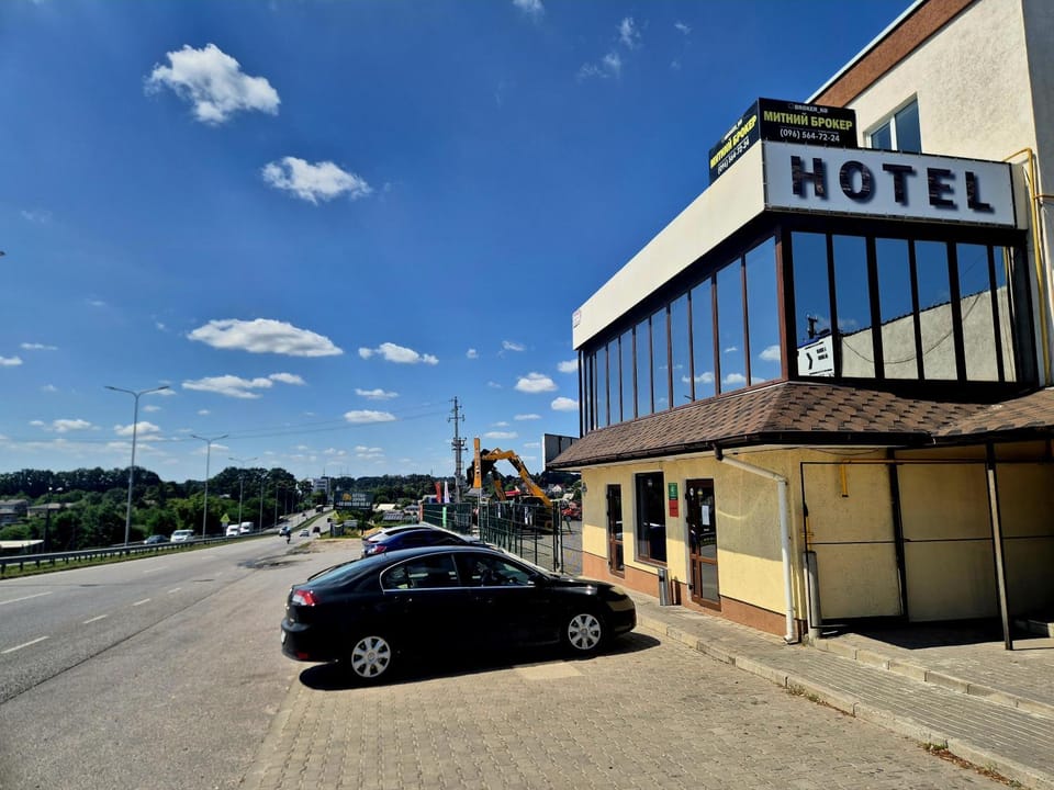Property building, Street view, Location
