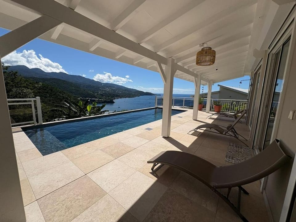 Ozalee cottage exceptional sea view infinity pool Apartment in Bouillante