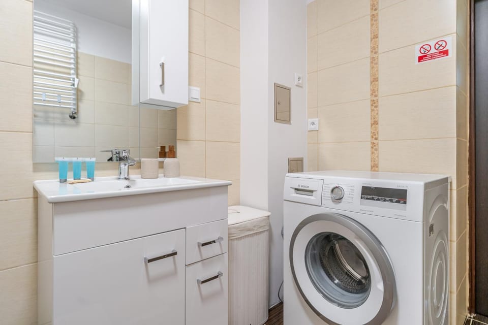 Bathroom, towels, washing machine