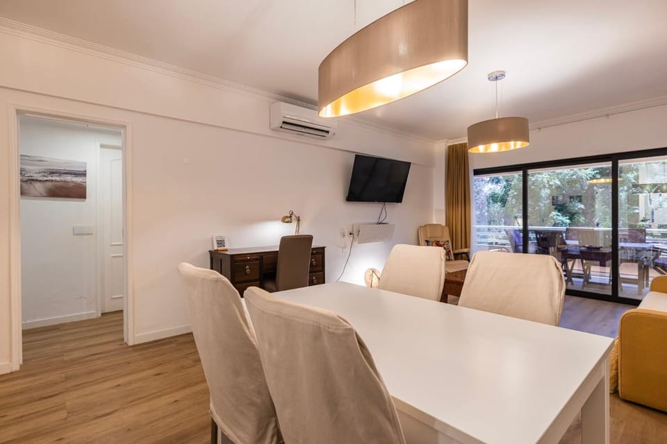 TV and multimedia, Living room, Dining area