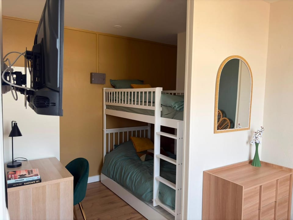 Bed, Bedroom