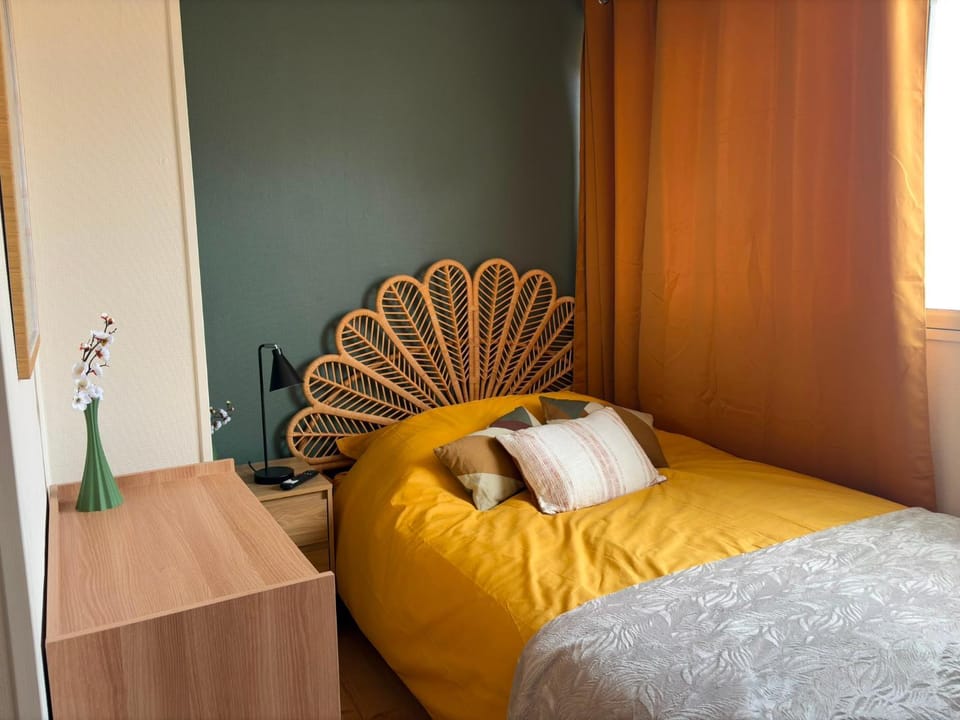 Bed, Bedroom
