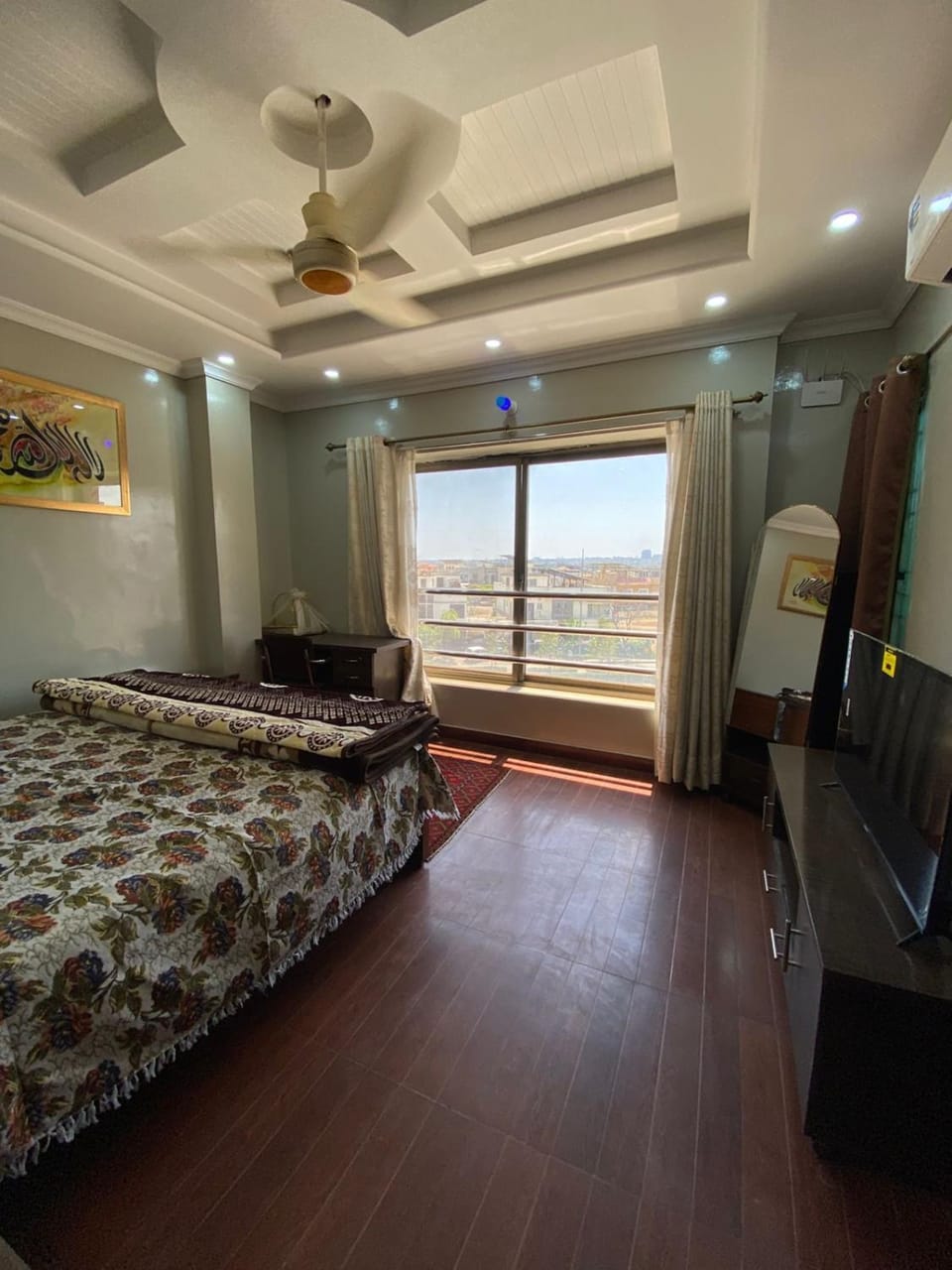 Bed, TV and multimedia, Photo of the whole room, Bedroom, air conditioner