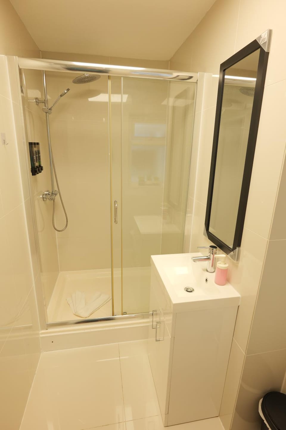 Shower, Bathroom, towels