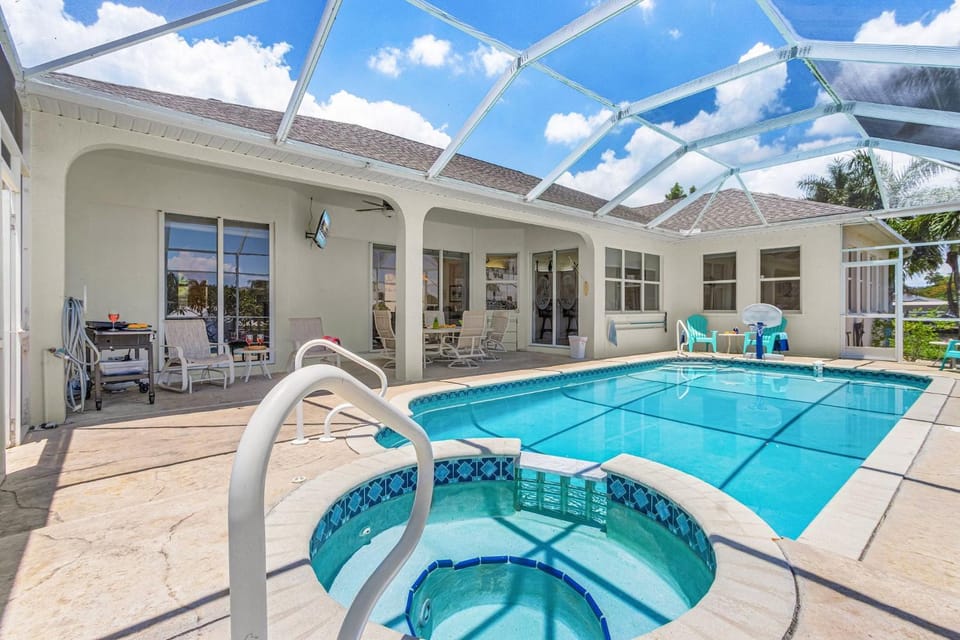 Relax, Paddle & Unwind in Cape Coral Paradise - Villa Cape Pearl - Roelens House in Cape Coral