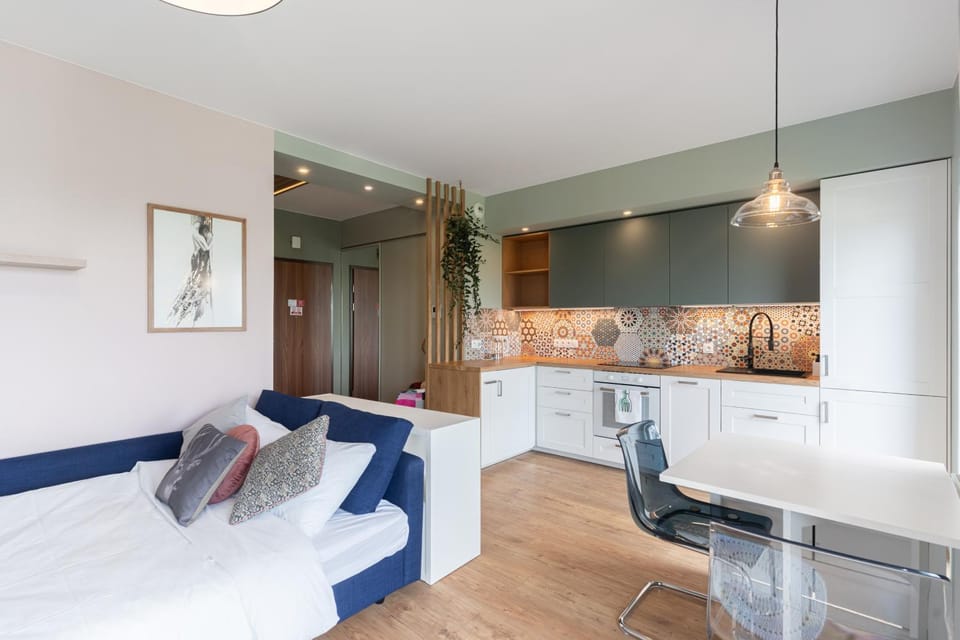 Kitchen or kitchenette, Living room, Seating area, Dining area