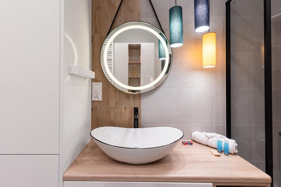 Bathroom, towels