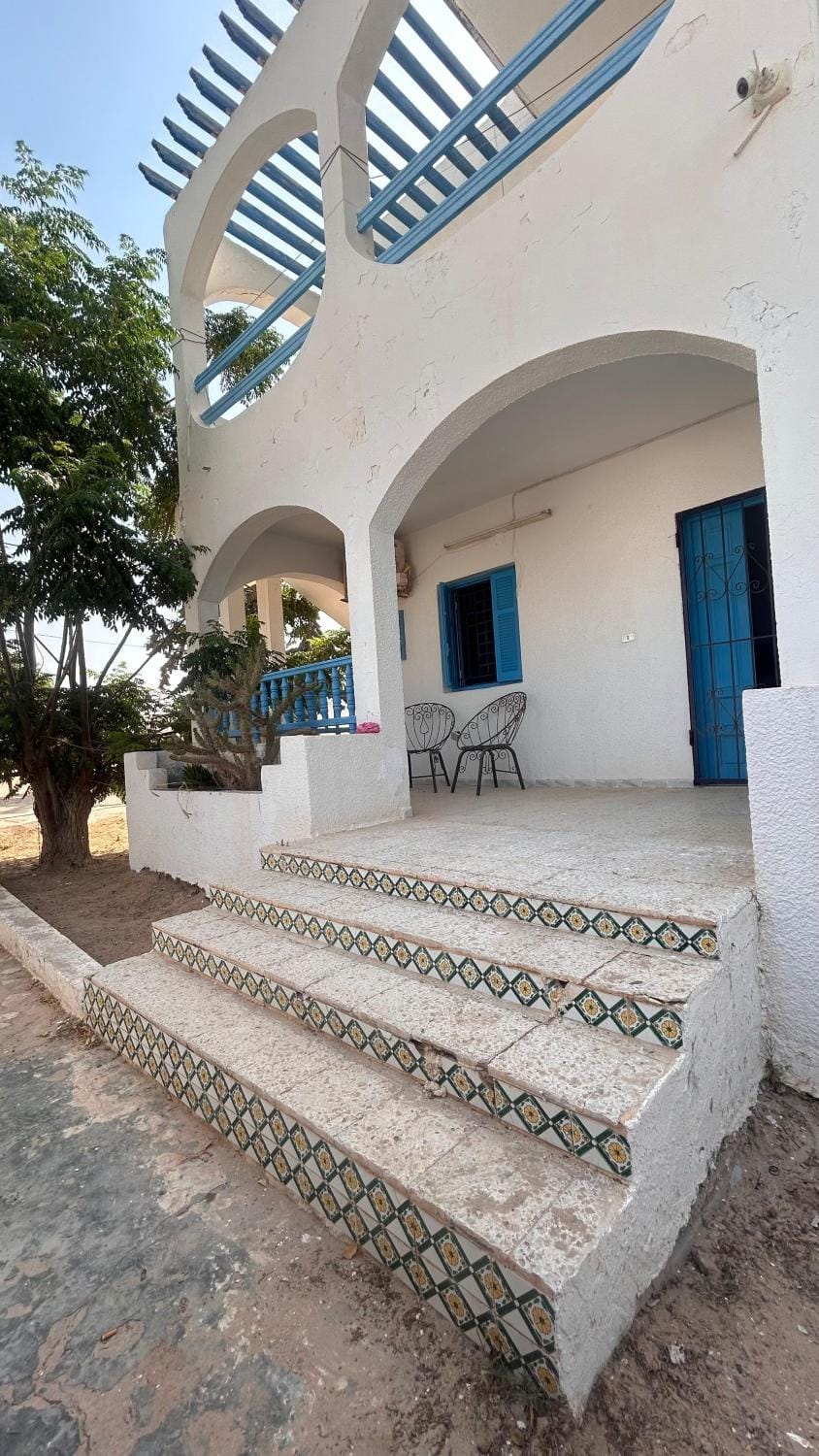 Property building, Patio, Balcony/Terrace