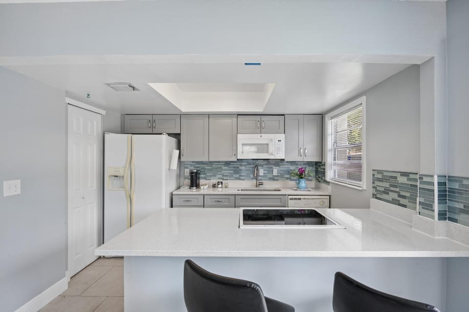 Modern Fully Furnished 3BR 2BA Orlando Home Near UCF Downtown Hospitals Disney and MCO with Free WiFi Garage Private Backyard Perfect for Families Business Travelers Vacation and Extended Stays House in Azalea Park