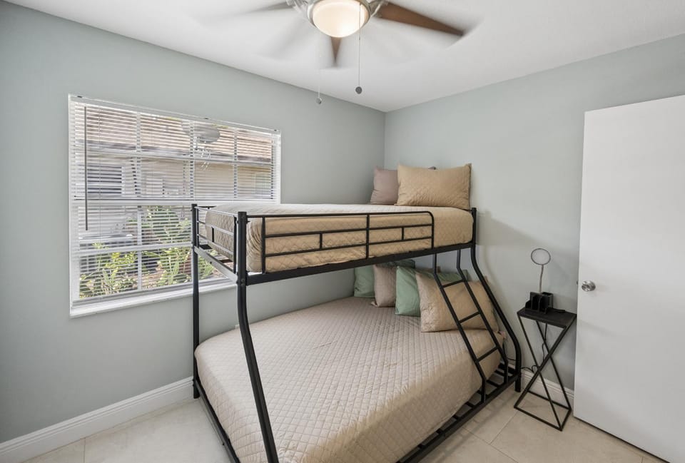 Modern Fully Furnished 3BR 2BA Orlando Home Near UCF Downtown Hospitals Disney and MCO with Free WiFi Garage Private Backyard Perfect for Families Business Travelers Vacation and Extended Stays House in Azalea Park