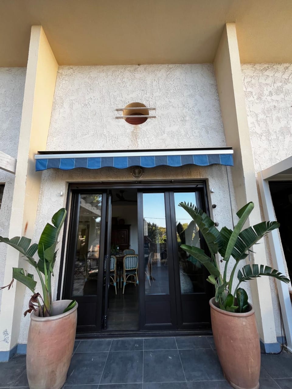 Facade/entrance