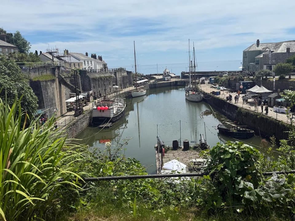 Traditional Sailing Pilot Cutter - Jan Rorlan Docked boat in Saint Austell
