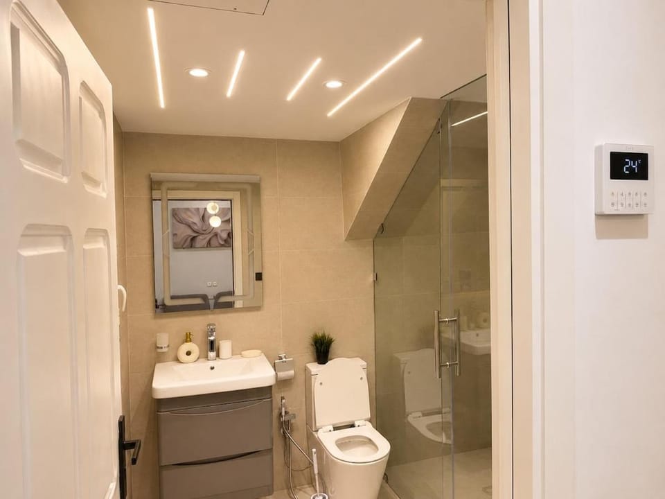 Shower, Toilet, Bathroom