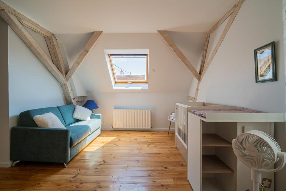 Photo of the whole room, Bedroom