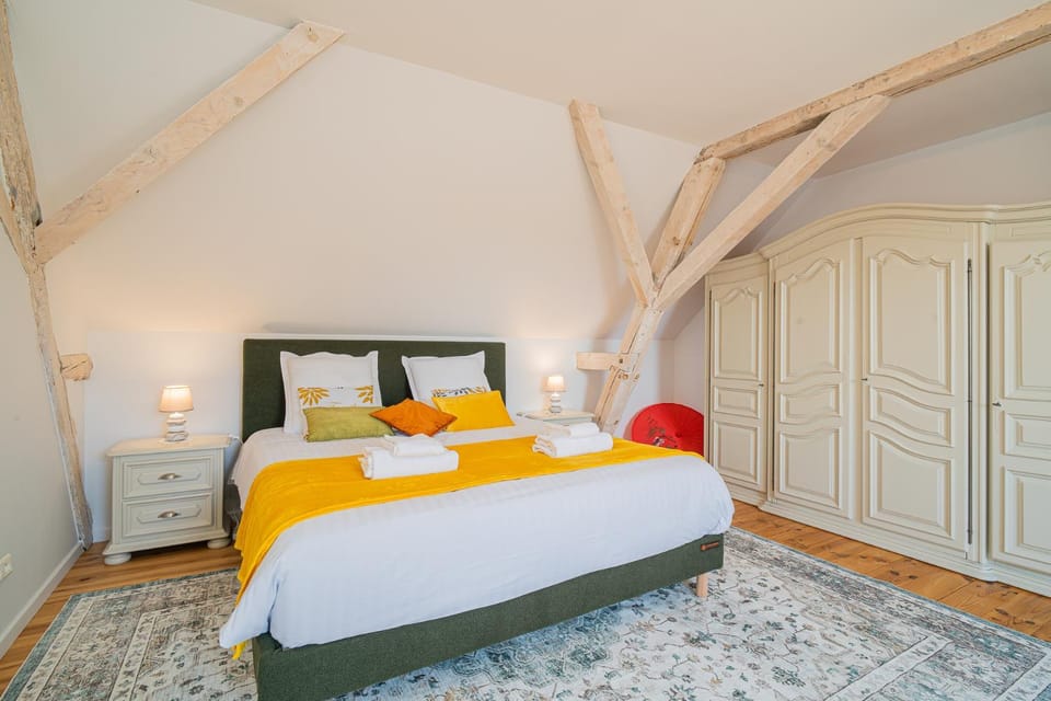 Bed, Photo of the whole room, Bedroom, wardrobe