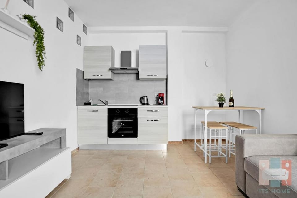 CA7 Luminoso Bilocale Moderno vicino alla stazione Apartment in Milan
