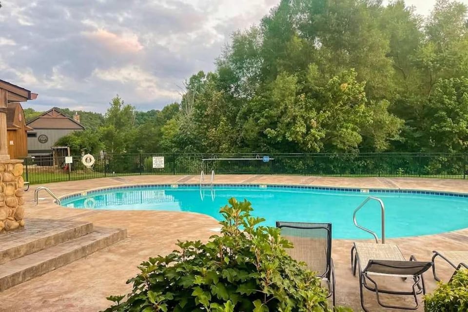Lake Retreat Near Douglas Lake Community Pool House in Douglas Lake