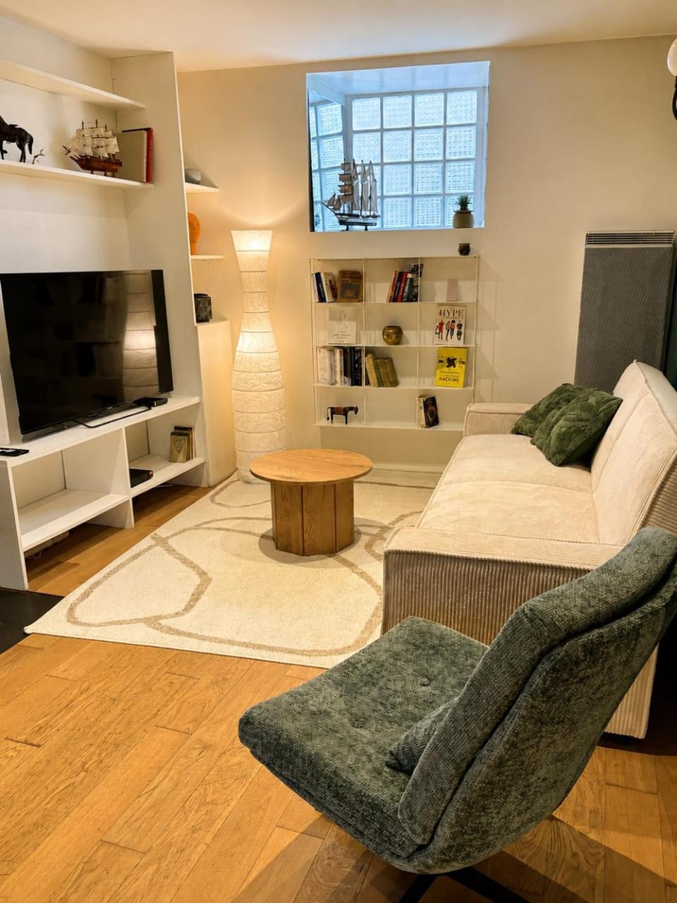 Communal lounge/ TV room, Library, TV and multimedia, Evening entertainment