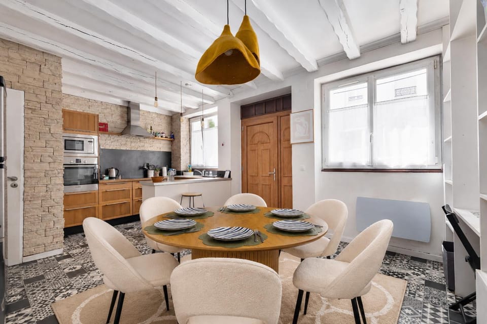 Dining area, kitchen
