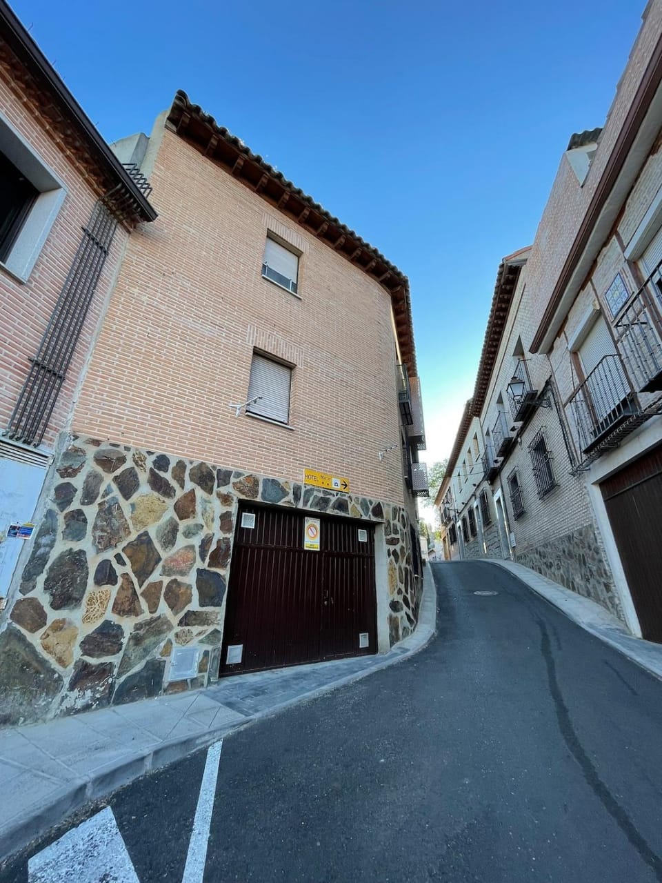 Property building, Day, Neighbourhood, Street view