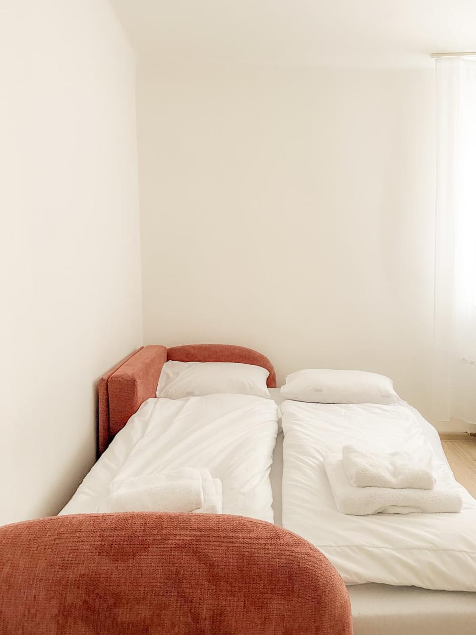 Bed, Living room