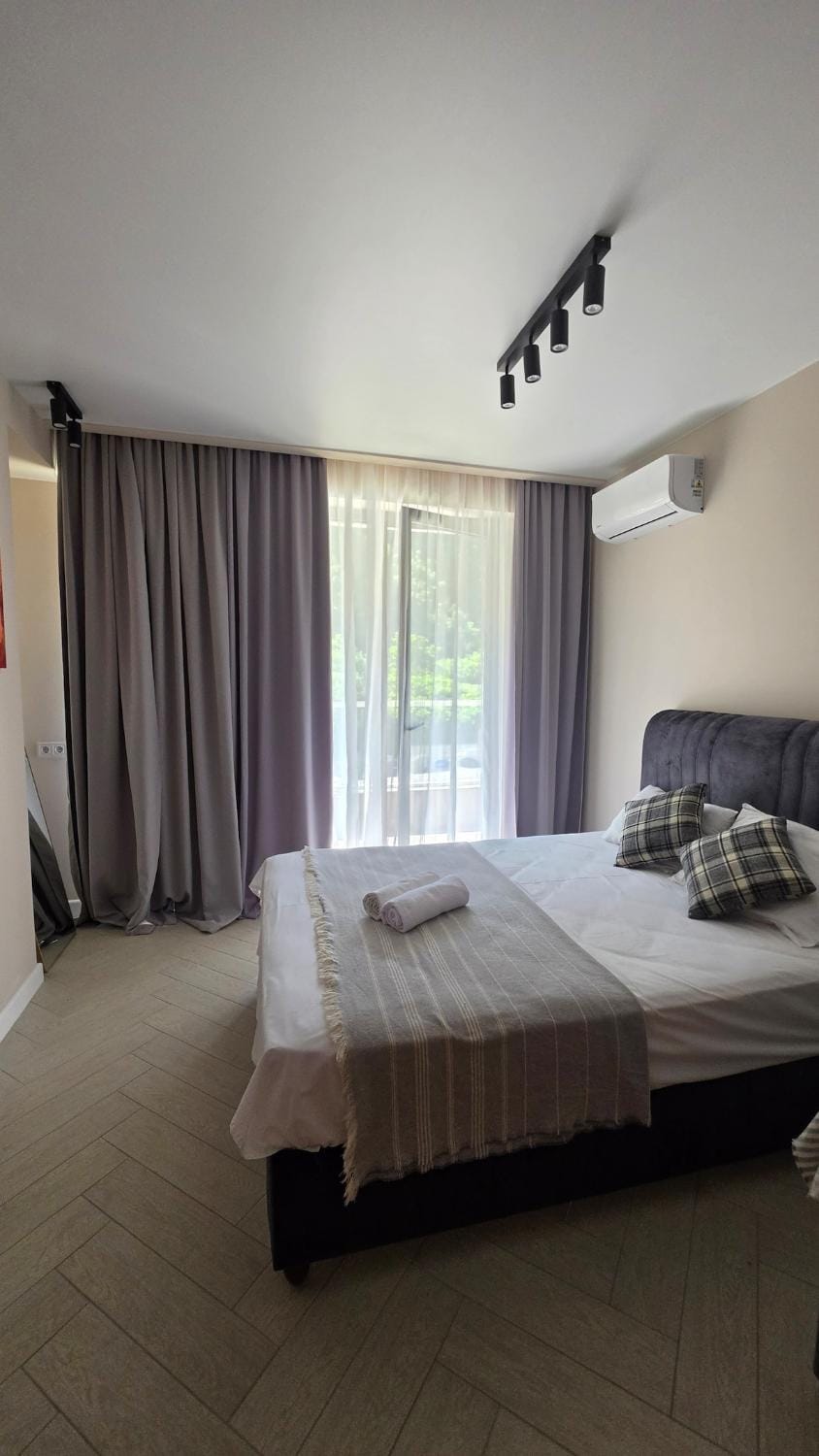 Bed, air conditioner