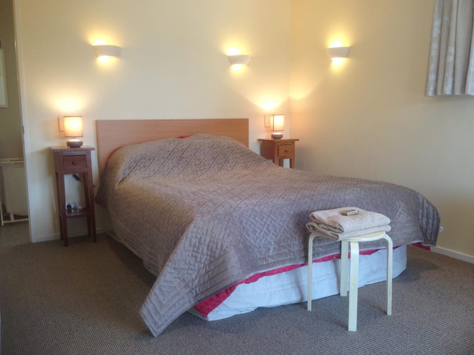 Sleep on the Steepest Street in the World! Bed and Breakfast in Dunedin