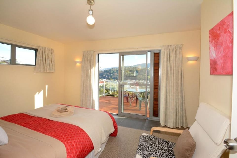 Sleep on the Steepest Street in the World! Bed and Breakfast in Dunedin