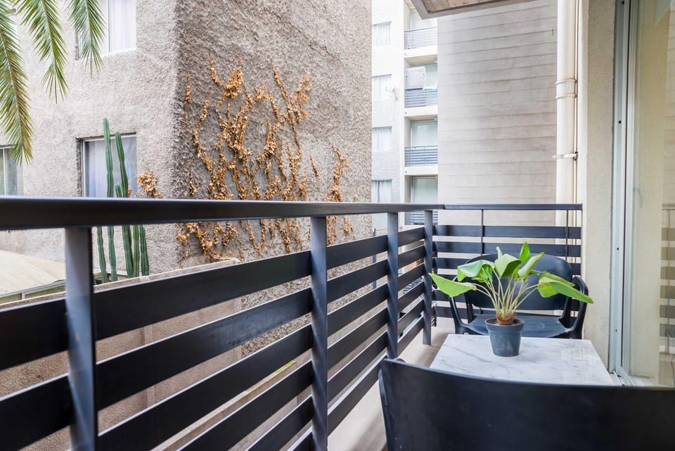 Central 1BR1BA in Santiago Balcony & Nearby Metro Apartment in Santiago