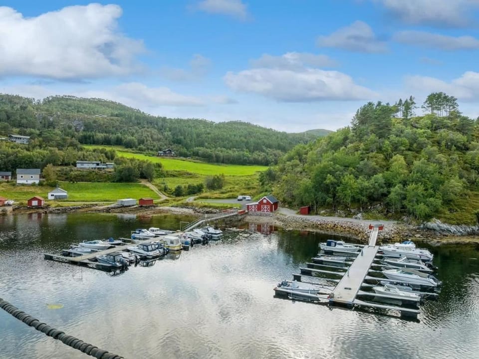 Large cabin near the lake, boat can also be rented Cabin in Trondelag