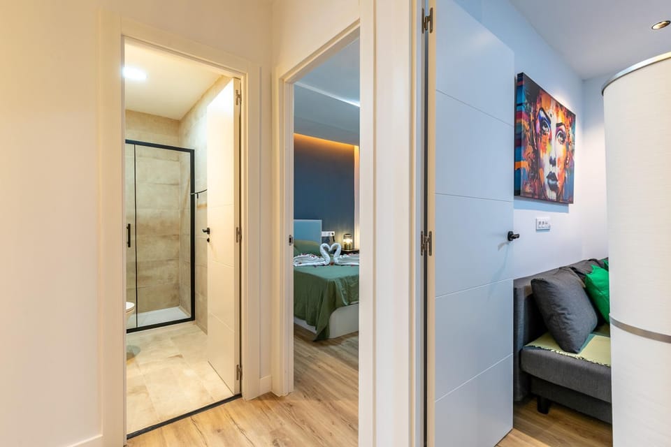 Shower, Bed, Bathroom, Photo of the whole room, Bedroom, towels, wardrobe