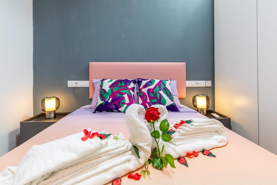 Bed, Photo of the whole room, Bedroom